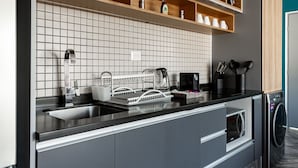 Senior Apartment | Private kitchen | Coffee/tea maker, full-sized fridge, microwave, cookware/dishes/utensils - Casai Hipodromo Condesa (Mexico City)