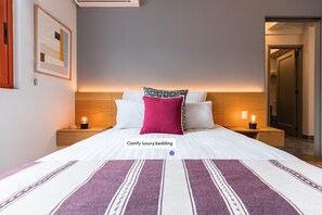 Departamento Gallery | Tabla de planchar con plancha, wifi gratis y ropa de cama 