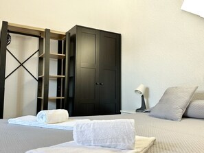 2 bedrooms, iron/ironing board, bed sheets