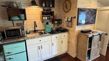 Coffee/tea maker, fridge, microwave, toaster