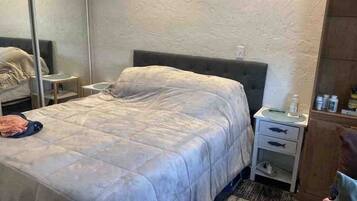 1 bedroom, desk, iron/ironing board, free WiFi