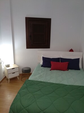 3 dormitorios, escritorio, tabla de planchar con plancha y wifi