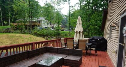 Cozy Home Close to Lake, Hiking Trails