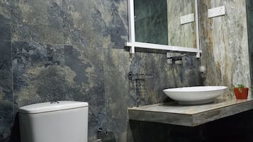 Combined shower/tub
