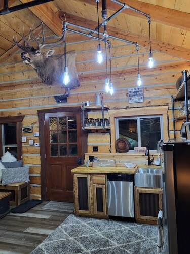 Beautiful Montana Cabin, at the base of the Pintler Mountains
