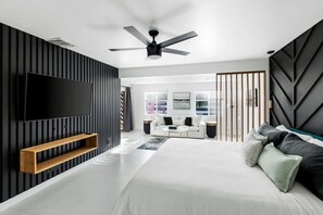 4 bedrooms, iron/ironing board, WiFi, bed sheets - The Pink Flamingo - Palm Springs (Palm Springs)