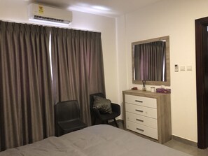 1 camera, una scrivania, ferro/asse da stiro, Wi-Fi (a pagamento)