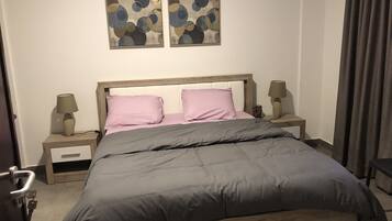 1 bedroom, desk, iron/ironing board, WiFi