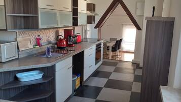 KylskÄp, mikrovÄgsugn, ugn och spishÀll