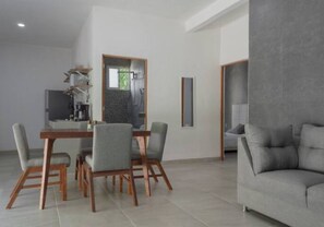 Apartment | Living area | 43-inch Smart TV with cable channels, TV - PRANA Dptos con alberca a 1 min de playa (Manzanillo)