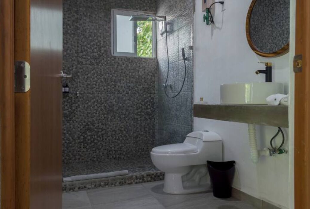 Căn hộ | Phòng tắm | Buồng tắm vòi sen, khăn tắm 