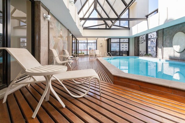 Una piscina techada