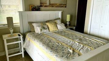 4 bedrooms, iron/ironing board, free WiFi, bed sheets