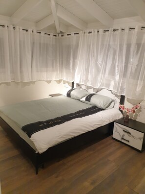 2 Schlafzimmer, schallisolierte Zimmer, Bügeleisen/Bügelbrett, WLAN