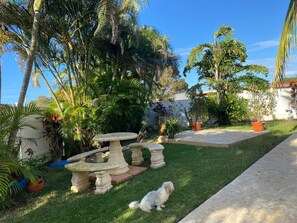 Outdoor dining - Villa in Aguadilla, with swimming pool. Close to beach, airport and restaurants (Aguadilla)