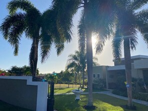 Property grounds - Villa in Aguadilla, with swimming pool. Close to beach, airport and restaurants (Aguadilla)