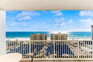 Property grounds - 14th floor condo with pool & hot tub access, ocean view, WiFi, W/D, & central AC (Panama City Beach)