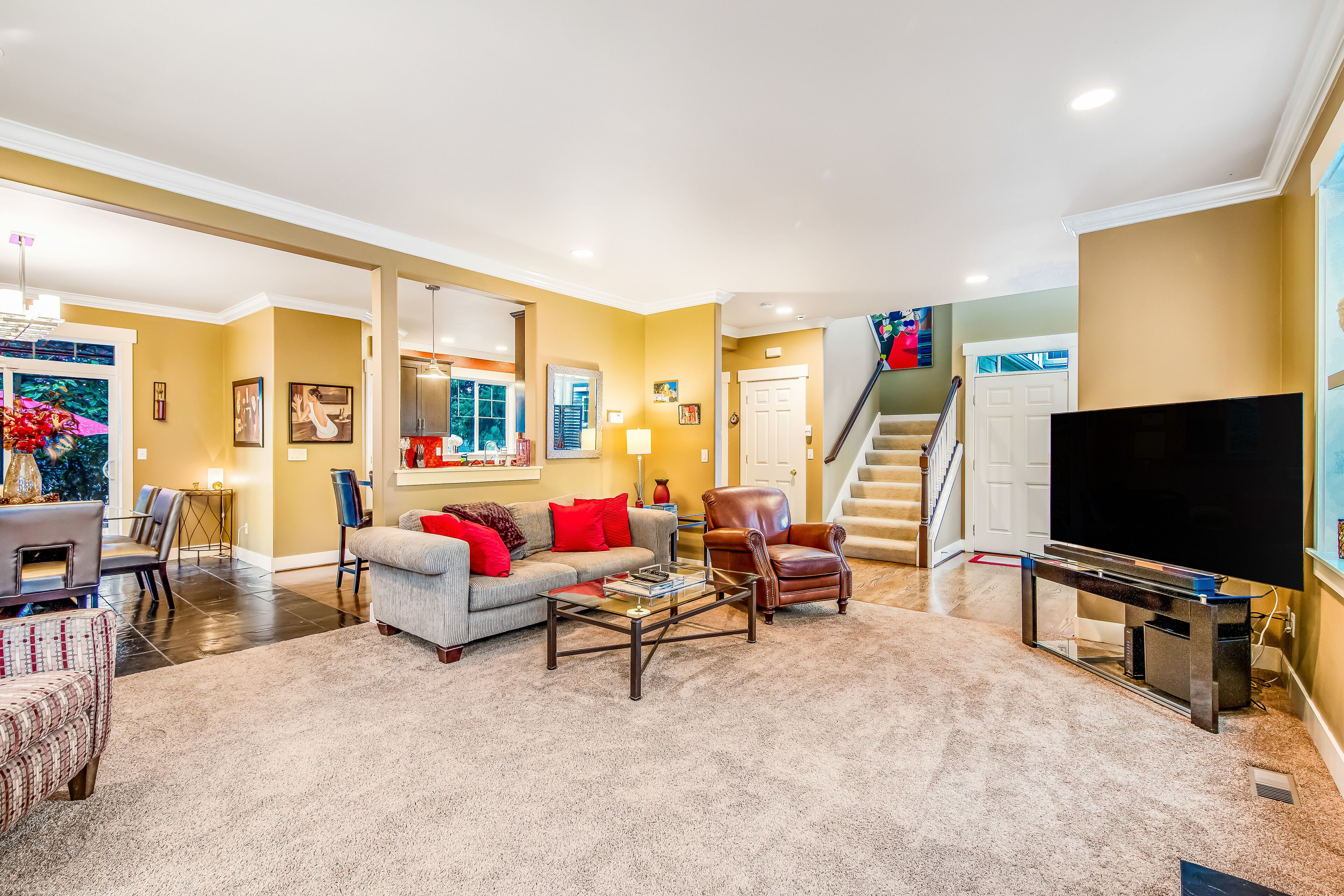 Dog-friendly home with private hot tub, patio, outdoor fireplace, and fast WiFi