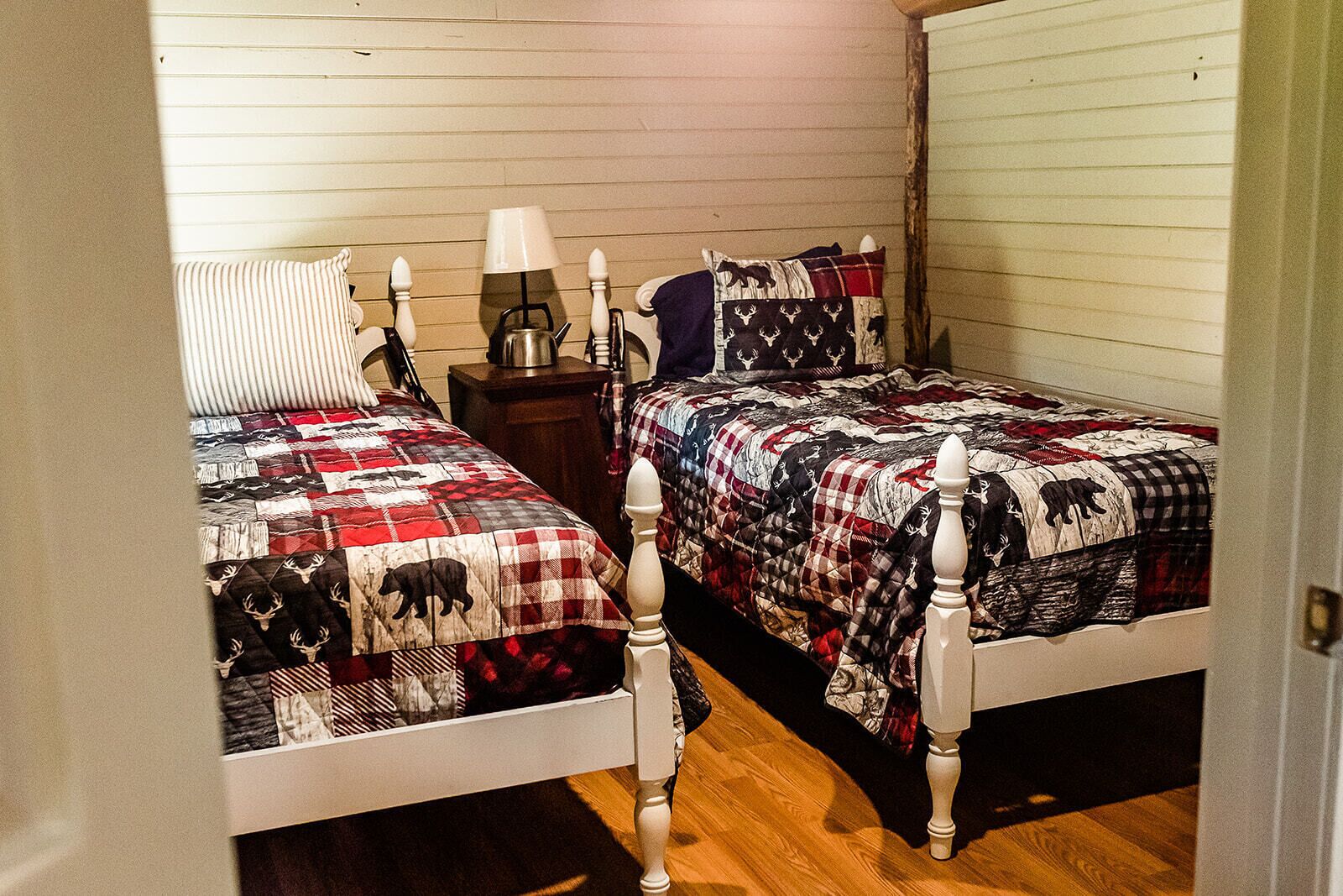 Recently renovated mountaintop cabin!