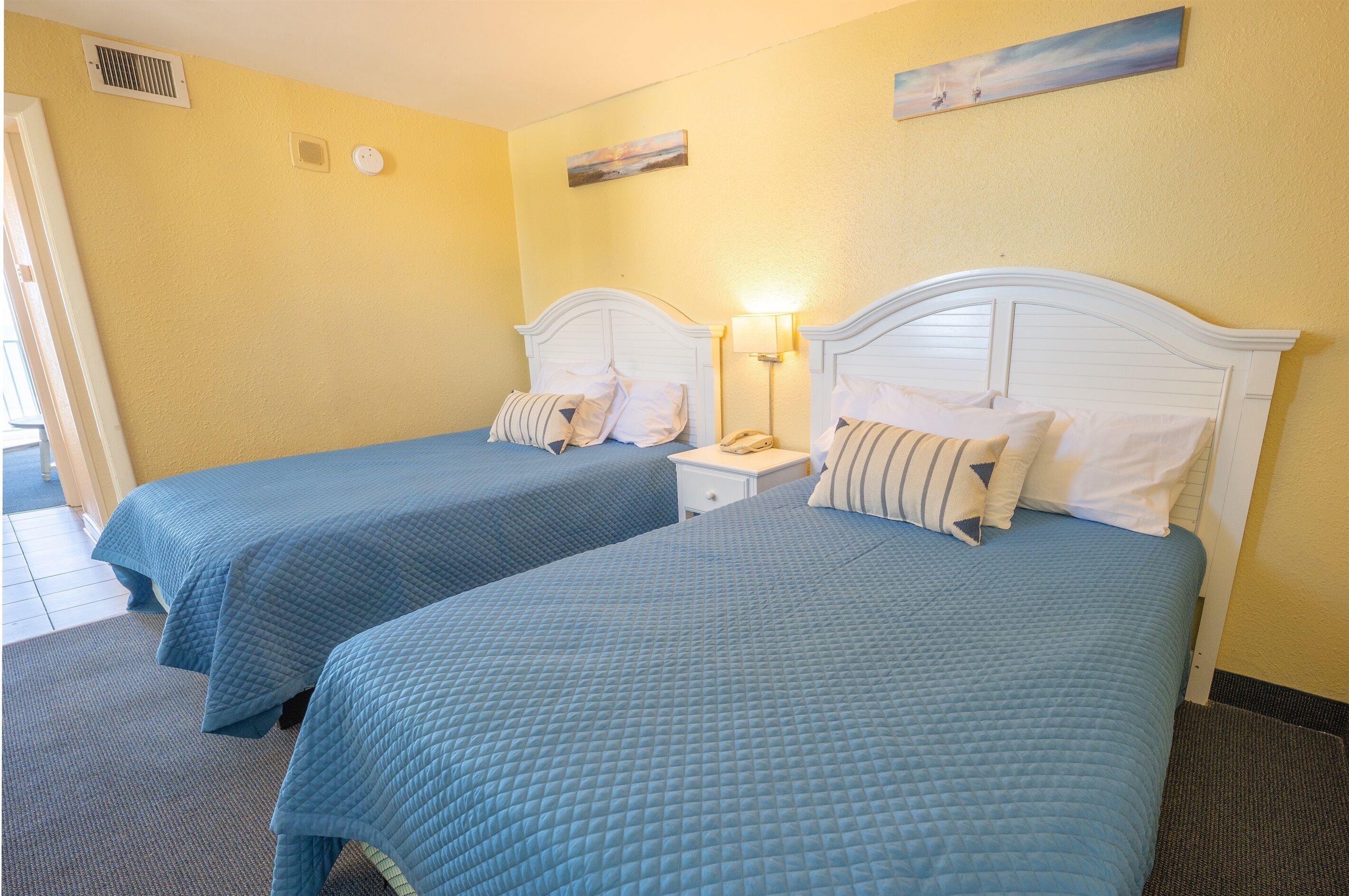 Low Floor 1BR, Direct Ocean Front Heated Pools!