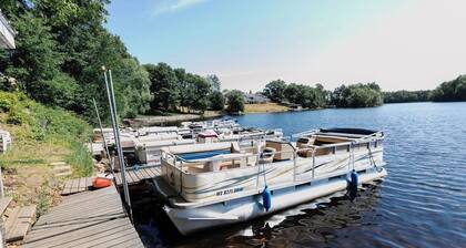 Rowyn's Resort - Cute Lakeside Cabin