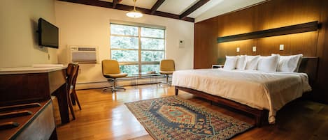 Treman Lodge King | 1 bedroom, hypo-allergenic bedding, memory foam beds, desk
