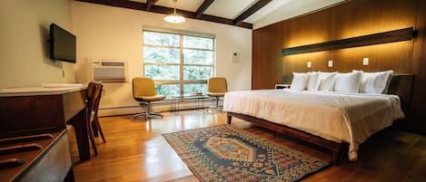 Treman Lodge King | Hypo-allergenic bedding, memory-foam beds, desk, laptop workspace