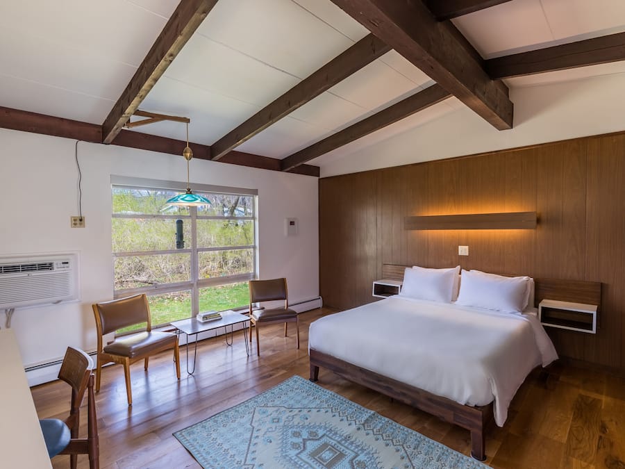 Treman Lodge Queen | Hypo-allergenic bedding, memory foam beds, desk, laptop workspace