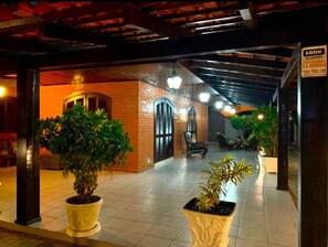Casa de luna de miel, acceso a la alberca | Vista al jardín
