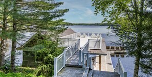 Property grounds - Stunning 7 bed 5 bath property on Lake Muskoka! Boathouse! Bunkie! Hot Tub! (Port Carling)
