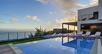 Villa de la Ponte by Atlantic Holiday