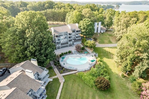 Tranquility Cove at Smith Mountain Lake —Your Home Away From Home!