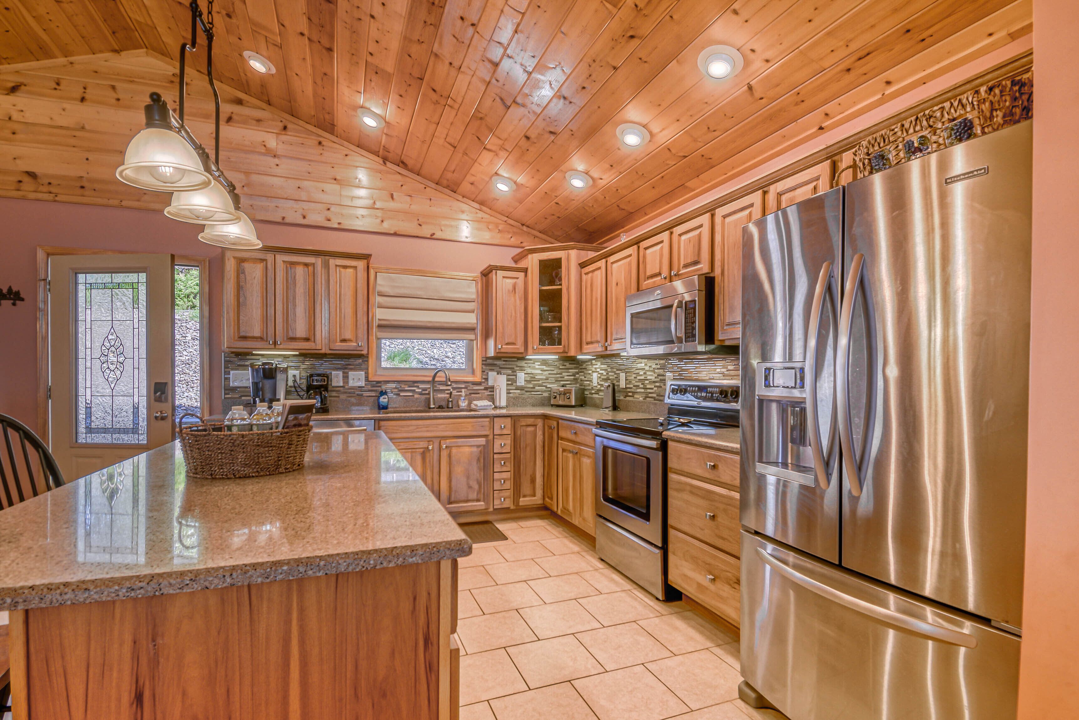 🏔Large Open Cabin, Jaw Dropping Views, Hot Tub and more! 🌊