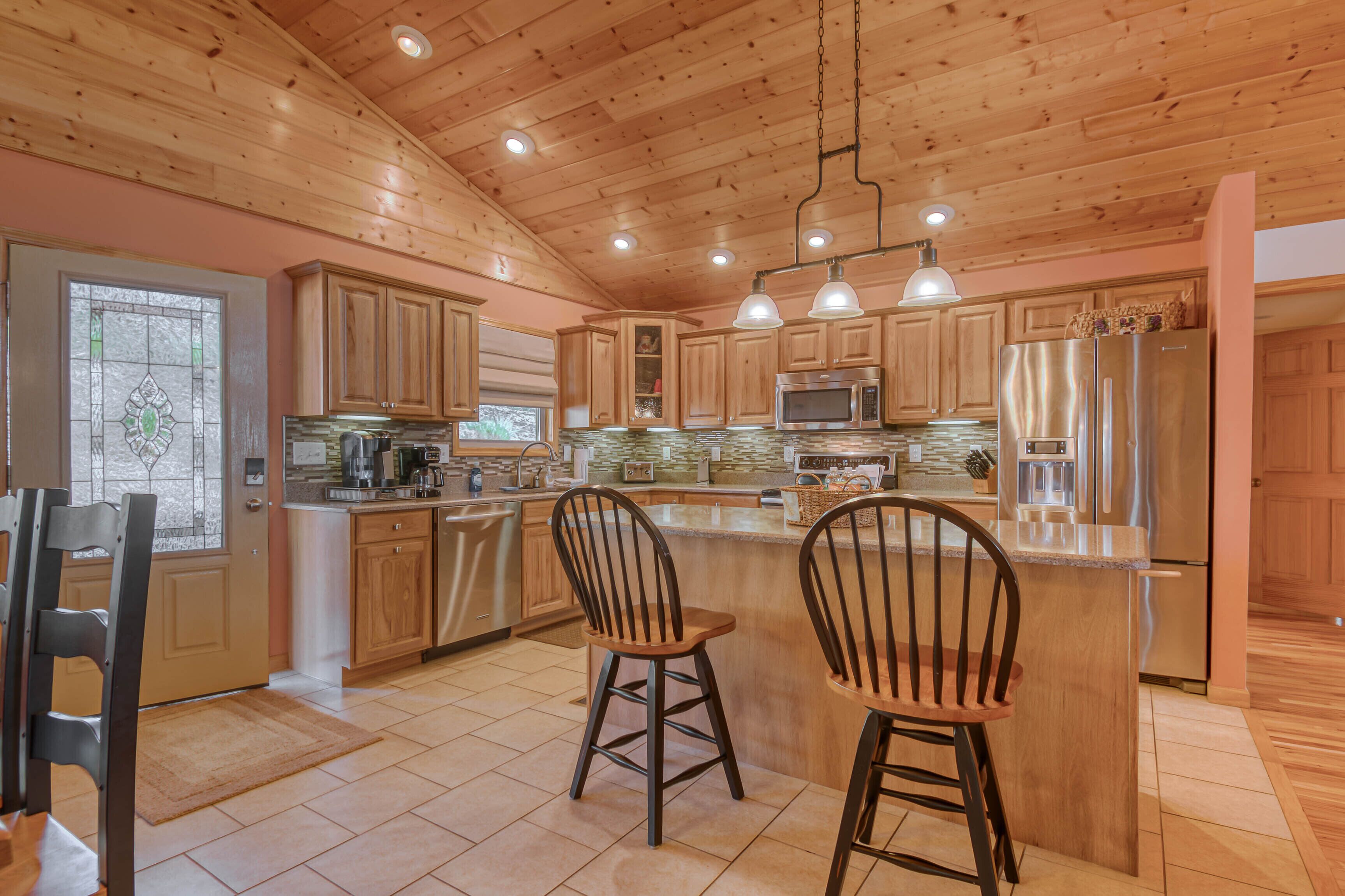 🏔Large Open Cabin, Jaw Dropping Views, Hot Tub and more! 🌊