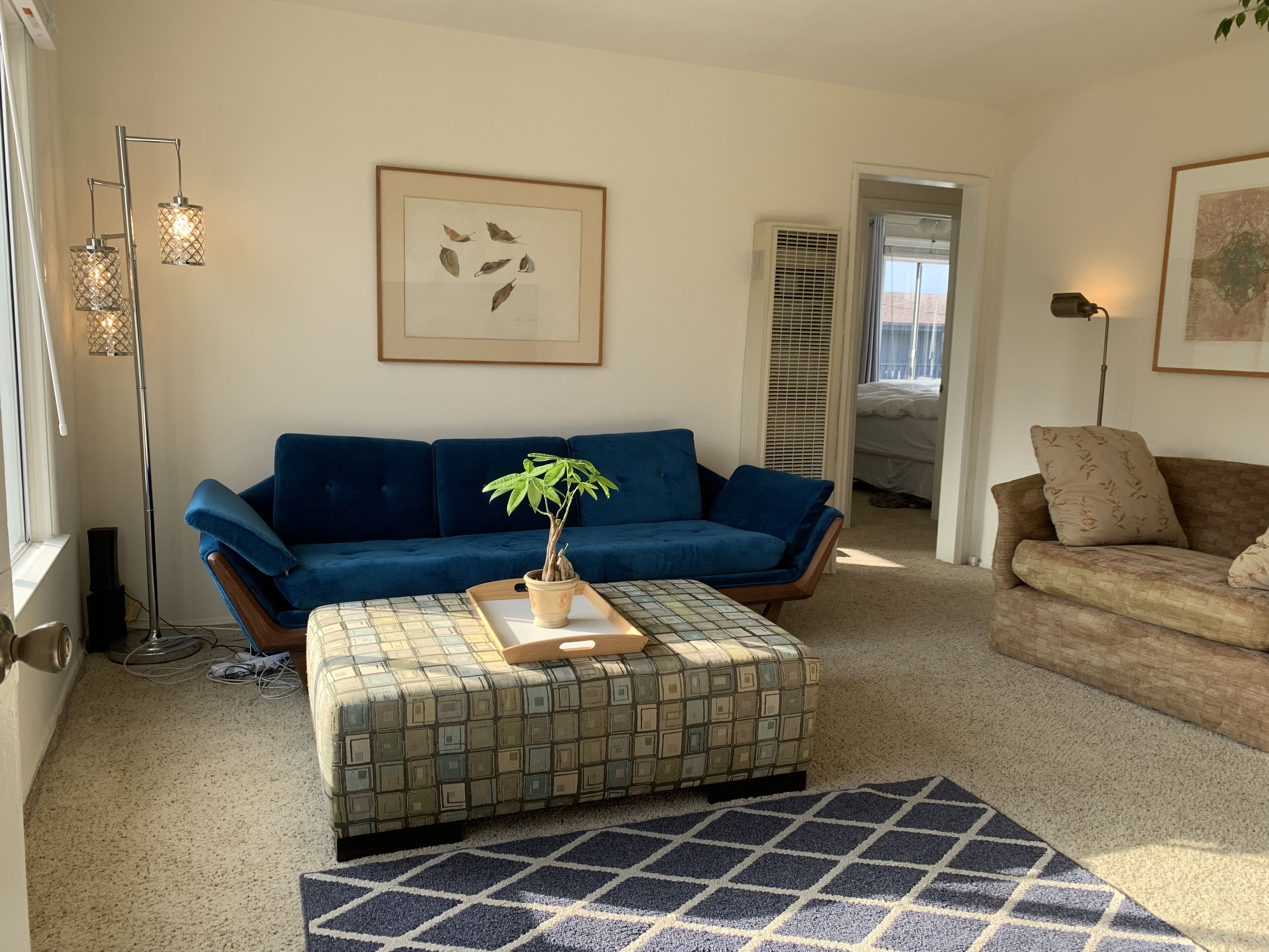 Bright Beach Apartment in Heart of Downtown MB