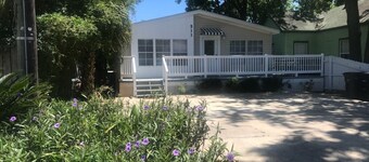 Walk to Downtown Restaurants,Markets,Events. Close to Navy base and Beaches.