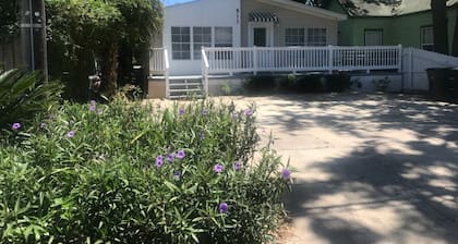 Walk to Downtown Restaurants,Markets,Events. Close to Navy base and Beaches.