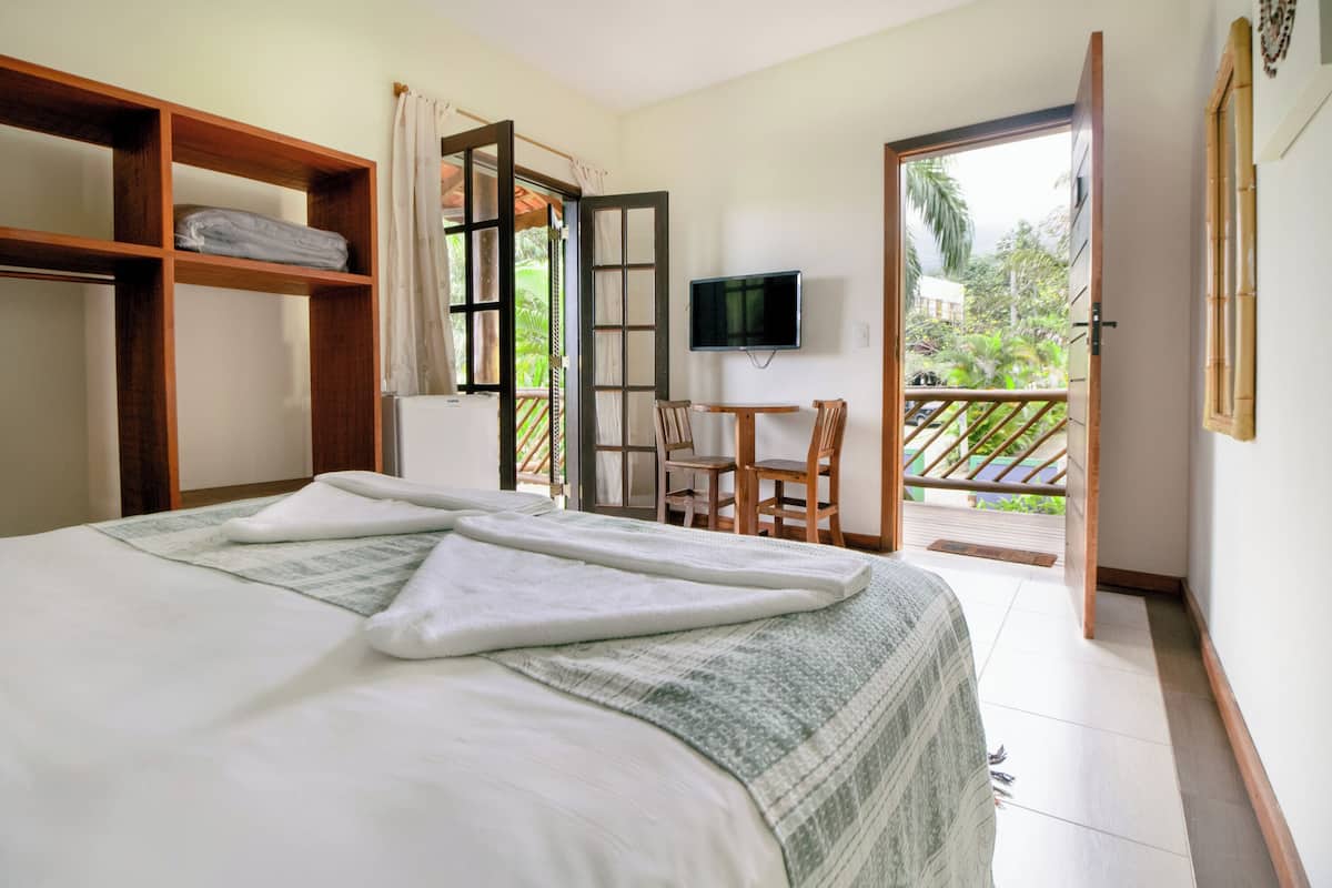 Minibar, desk, soundproofing, free WiFi