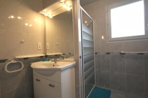 Shower - Bixta Eder - Helette (HELETTE)