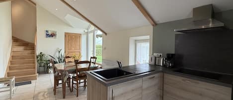 Refrigerador, microondas, horno y parrilla de estufa