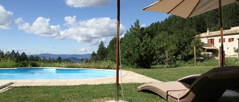 室外游泳池,恒温泳池