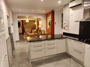 Réfrigérateur, micro-ondes, lave-vaisselle