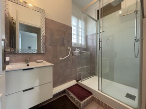 Shower - MANTENAN - ESCOUBES - Gîte (ESCOUBES)