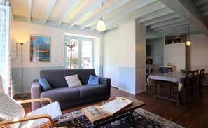 Télévision, cheminée