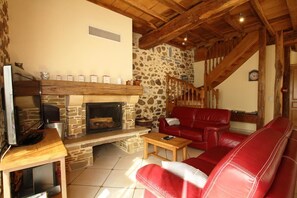 Fernseher, Kamin, DVD-Player