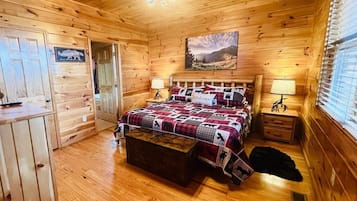 6 bedrooms, desk, iron/ironing board, travel crib