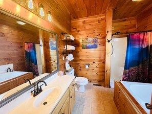 Baignoire, baignoire à jets, sèche-cheveux, serviettes fournies