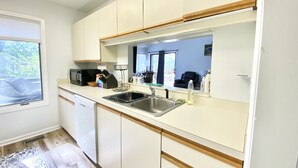 茶具/咖啡用具、冰箱、微波炉、烤箱
