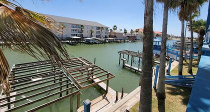 2 Story, 3 Bedroom Townhouse with a Boat Slip