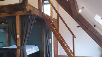 1 slaapkamer, een strijkplank/strijkijzer, reisbedje, gratis wifi
